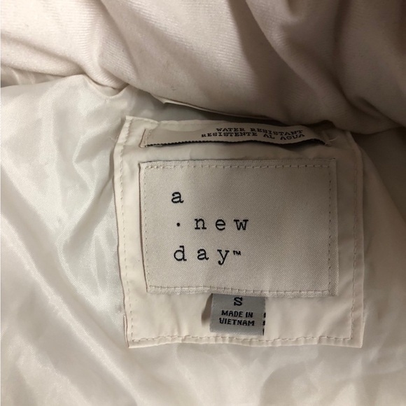 A NEW DAY PUFFY JACKET - Picture 2 of 4
